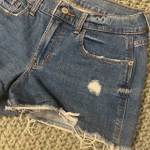 Old Navy Destroyed Boyfriend Denim shorts - Picture 3 of 7